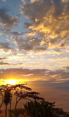 Monumento a los Colonizadores-马尼萨莱斯