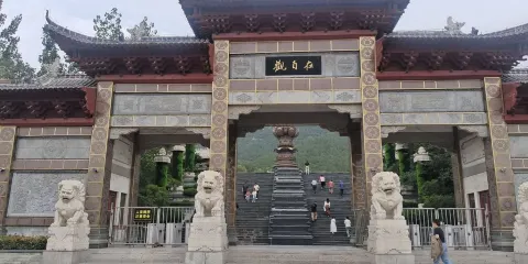 白佛山石窟造像