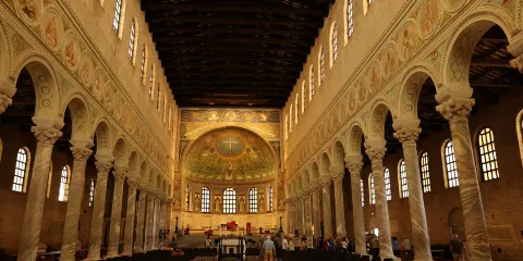 克拉塞的聖亞坡理納聖殿