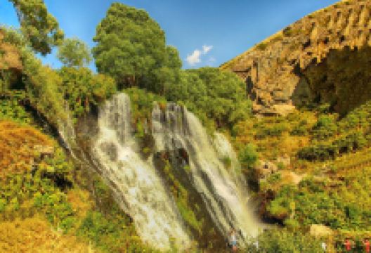 Shaki Waterfall景点图片