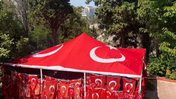 Bayrakl? Baba Turbesi