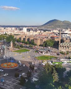 Cumhuriyet Meydanı-开塞利