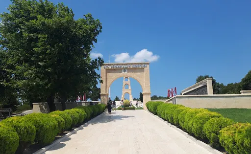 Kırmızı Sırt 125. Alay Siperleri