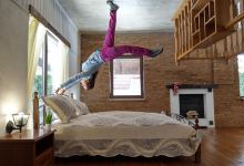 Upside Down House景点图片