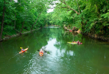 Cave Country Canoes景点图片