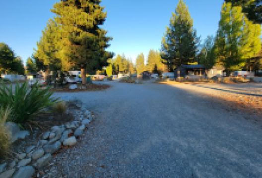 鲁塔尼瓦湖假日公园景点图片