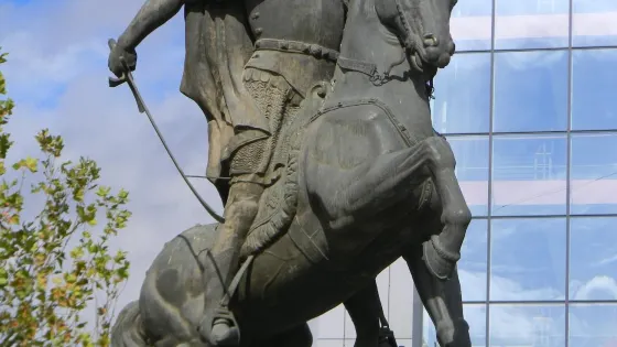 Skanderbeg statue