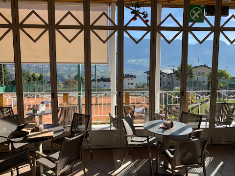 Tennis Bar Dorf Tirol Tennisclub餐厅图片