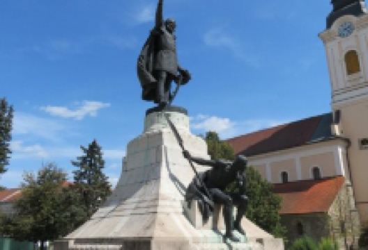 Statue of Kossuth Lajos景点图片