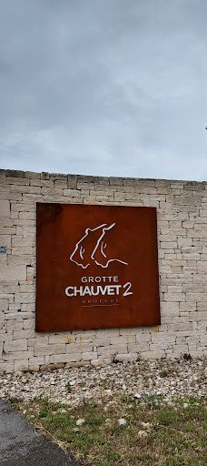 肖维岩洞-瓦隆蓬达尔克