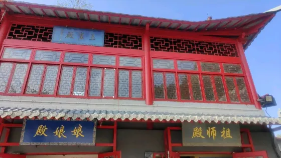 聚龍峯