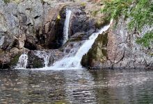 Crystal Falls Hiking Trail景点图片