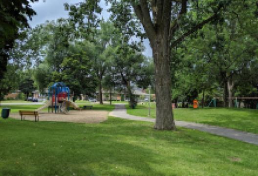 Jean-Paul Bernier Park景点图片