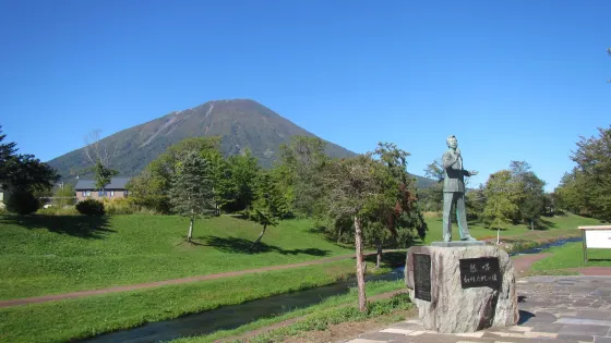 Hosokawa Takashi Memorial Statue