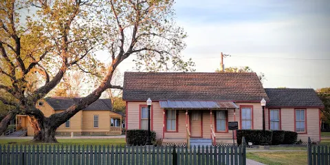 Davison Home At Heritage Square Park