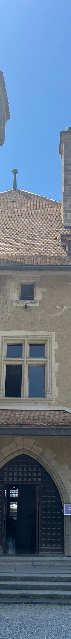 里派城堡-托农莱班