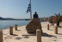 Statue of Nikos Kavvadias景点图片
