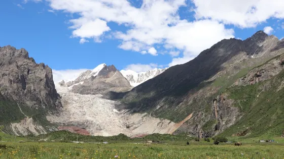 布加冰川穹雄溝景區