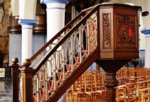 Église catholique Saint-Wulmar d'Eecke et son Cimetière景点图片