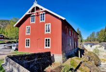 "Omnesfossen waterfall"景点图片