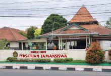 Patung Ki Hadjar Dewantara (꧋ꦥꦠꦸꦁꦏꦶꦲꦣ꧀ꦗꦂꦣꦼꦮꦤ꧀ꦠꦫ)景点图片
