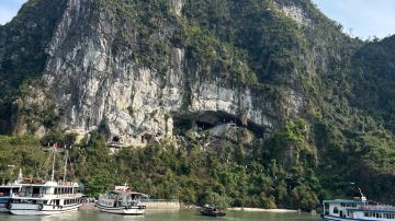 Sung Sot Cave