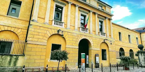 自然與考古博物館