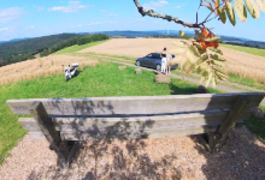 Aussichtspunkt mit Riesenbank景点图片