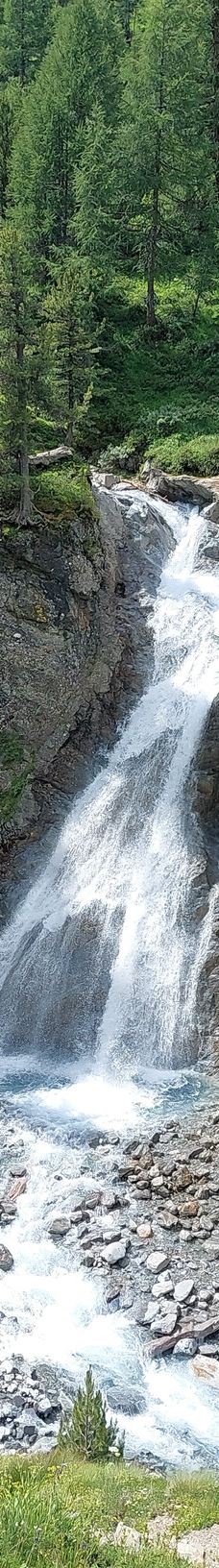 Cascata della Val Nera-利维尼奥