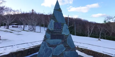 南極観測樺太犬記念碑・樺太犬供養塔