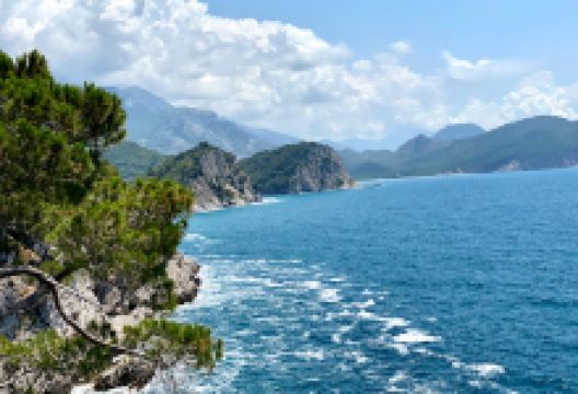 Vasilina Cave景点图片