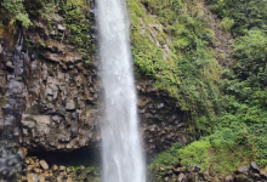 Lembah Anai Waterfall景点图片