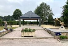 U.S. 325th Glider Infantry Regiment Stele景点图片