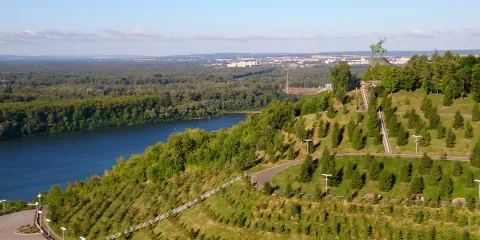 薩拉瓦特·尤拉耶夫雕像