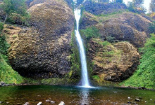 马尾瀑布-哥伦比亚河谷景点图片