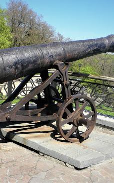 Historic cannon Val-Chernihivs'ka city council