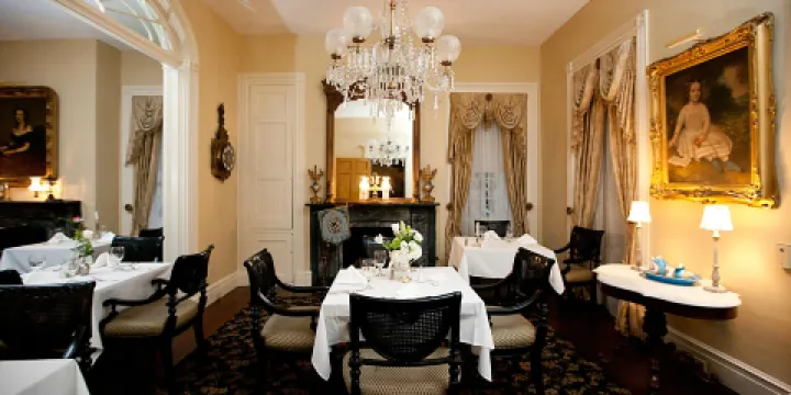 Monmouth Historic Inn and Gardens