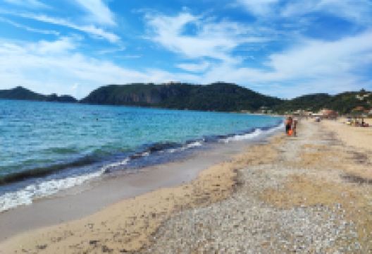 Agios Georgios beach景点图片