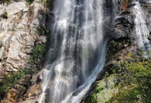 Sraidi Waterfall景点图片