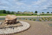 Monument Een Brug Te Veel景点图片