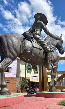 Boy Monument Porteira-Ouro Fino