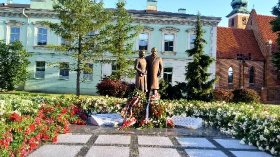 Monument to Maria and Lech Kaczynski