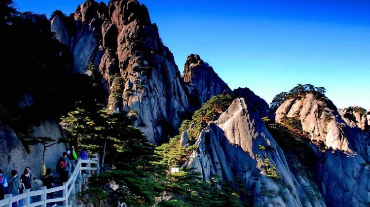 4-Day 4-day 3-night · Private Tour · Huangshan Scenic Area + Hongcun Village + Xidi + Huizhou Ancient Town
