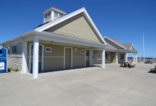 Bass River Beach景点图片