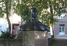 Monument to Alfred Neuland景点图片