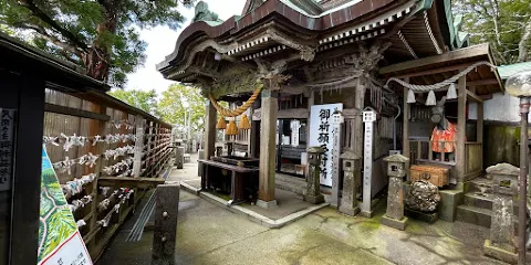 尺間神社
