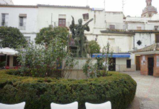 Monumento a Enrique Montoya景点图片