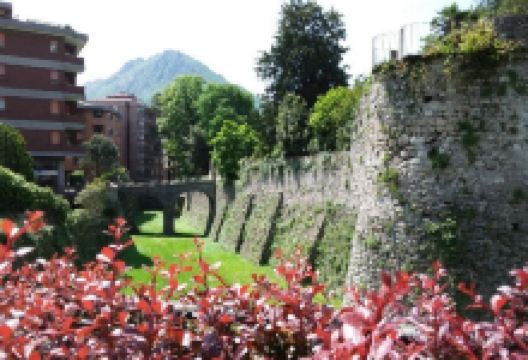 Resti della Cinta Muraria del Borgo Fortificato景点图片
