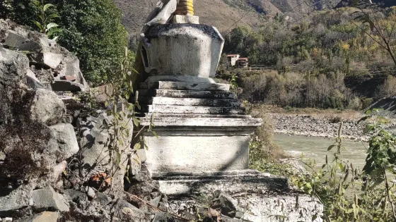 白塔（藏傳佛教卍）