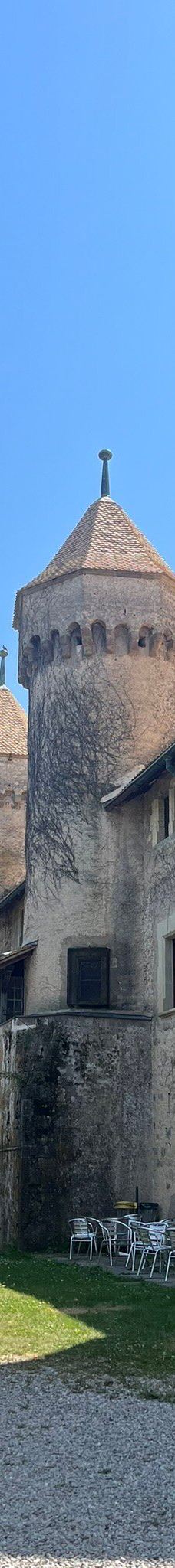 里派城堡-托农莱班